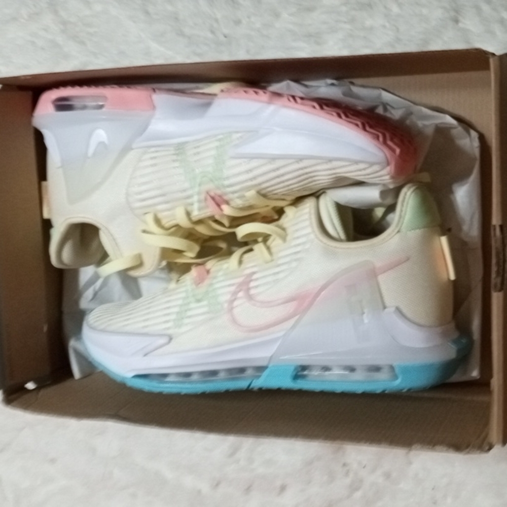 Nike LeBron James